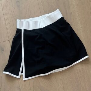 Noli Yoga Black and White Skort